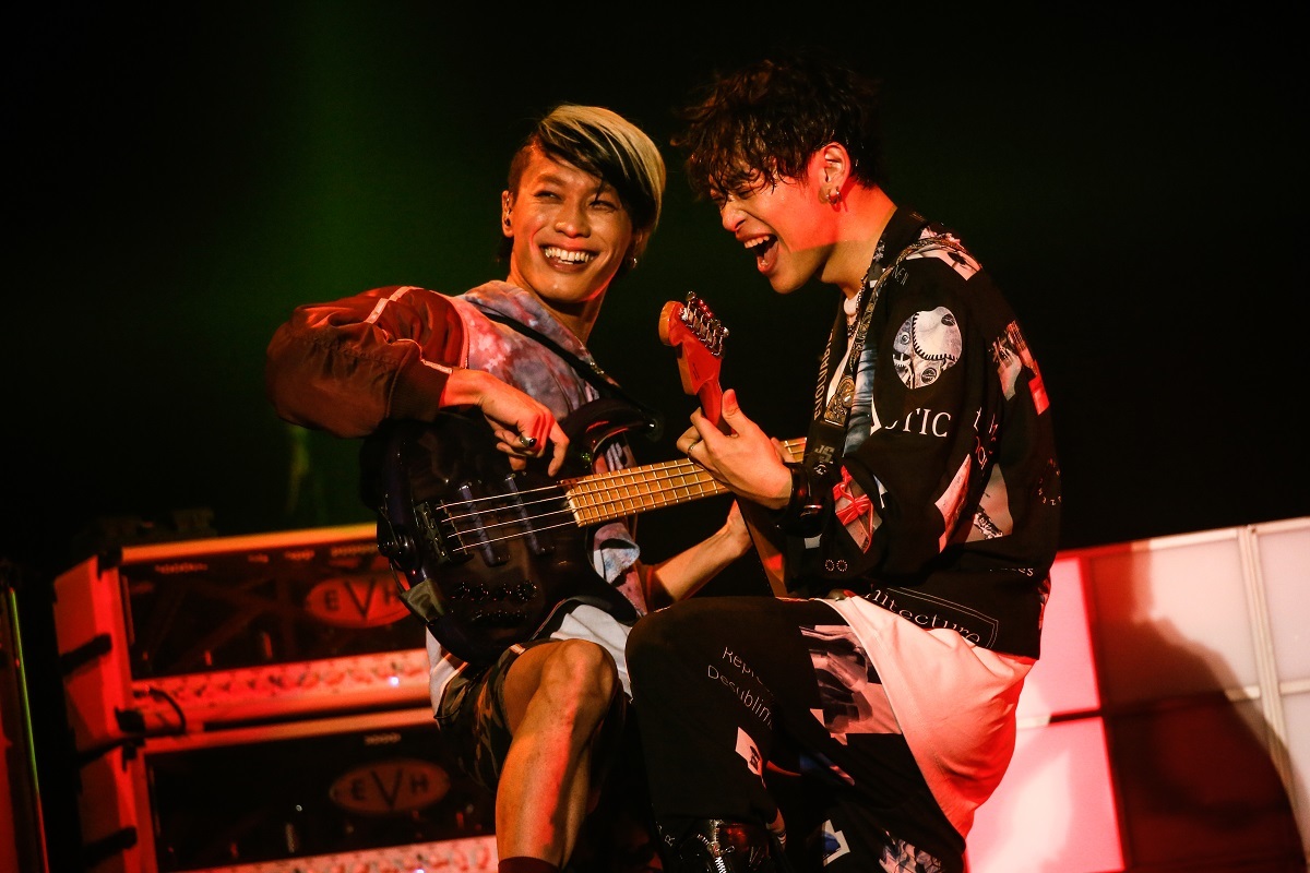 THE ORAL CIGARETTES 撮影＝鈴木公平