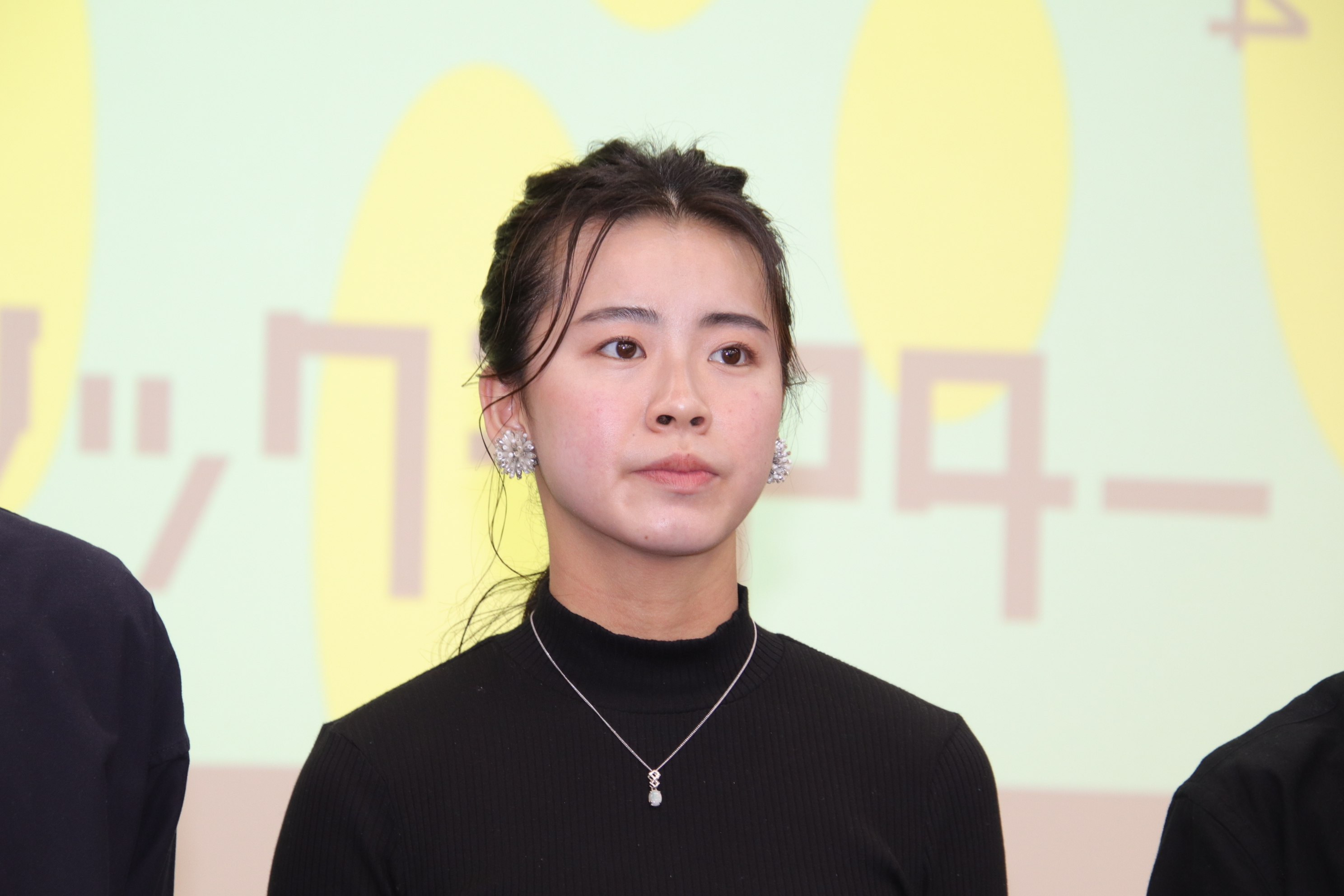 女屋理音