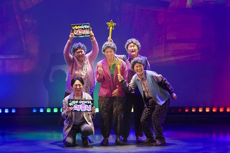 『とっても楽しいお嬢さんたち』（撮影：友澤綾乃）