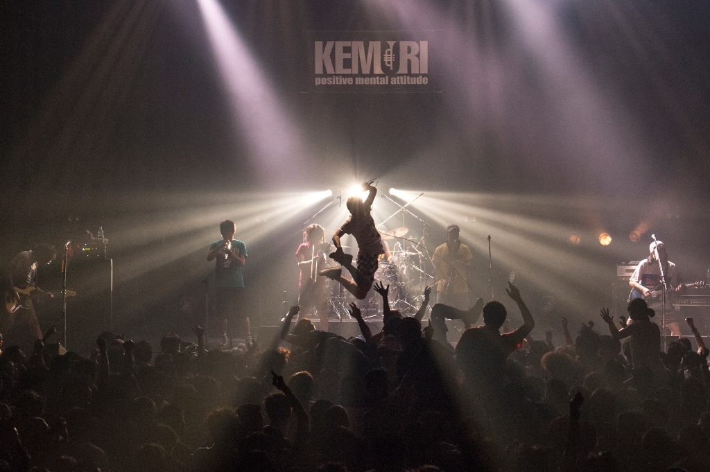 KEMURI ※写真は12月4日東京SUDIO COAST公演時のもの LIVE PHOTO BY TERUMI FUKANO