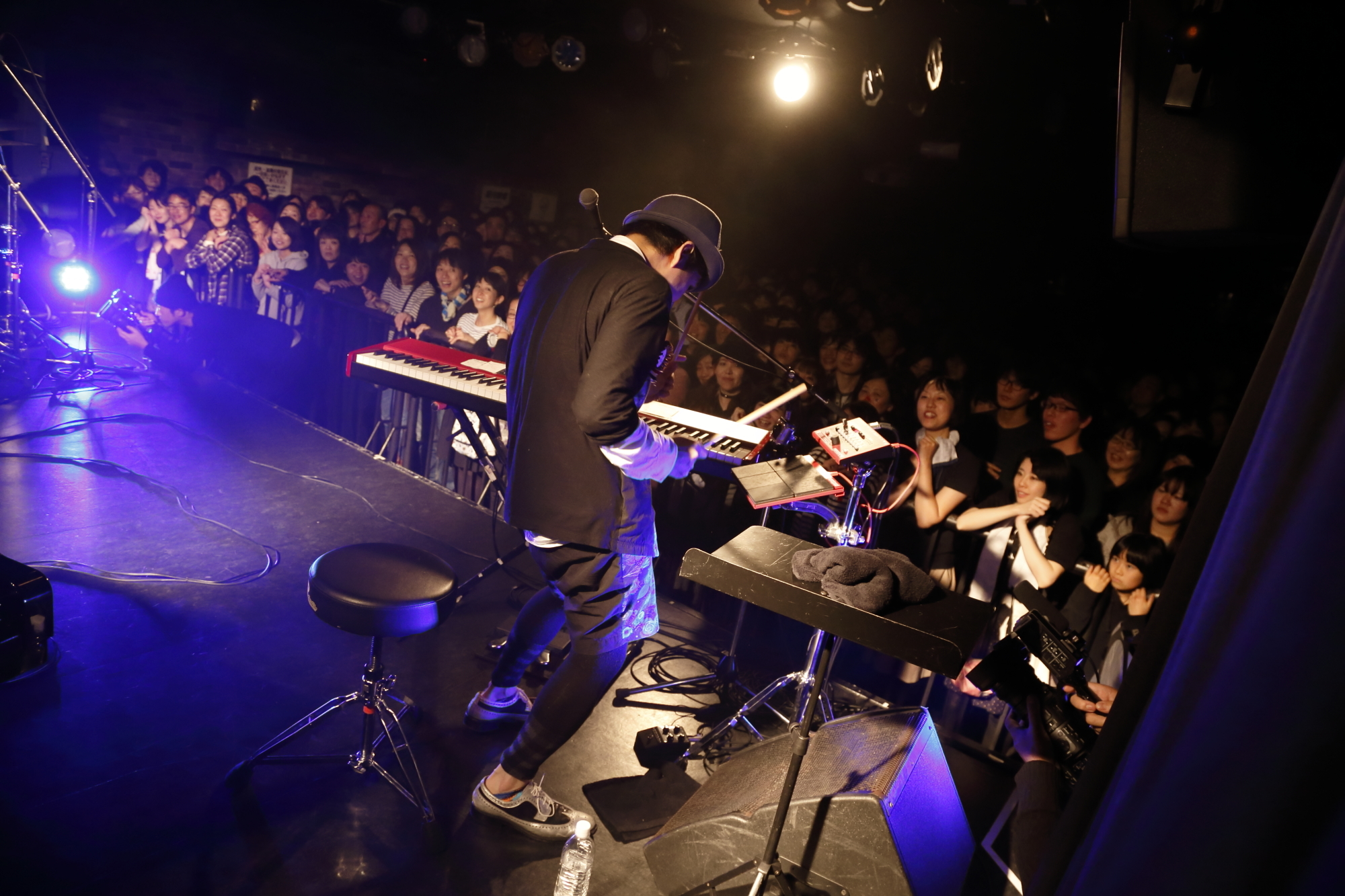 H ZETTRIO