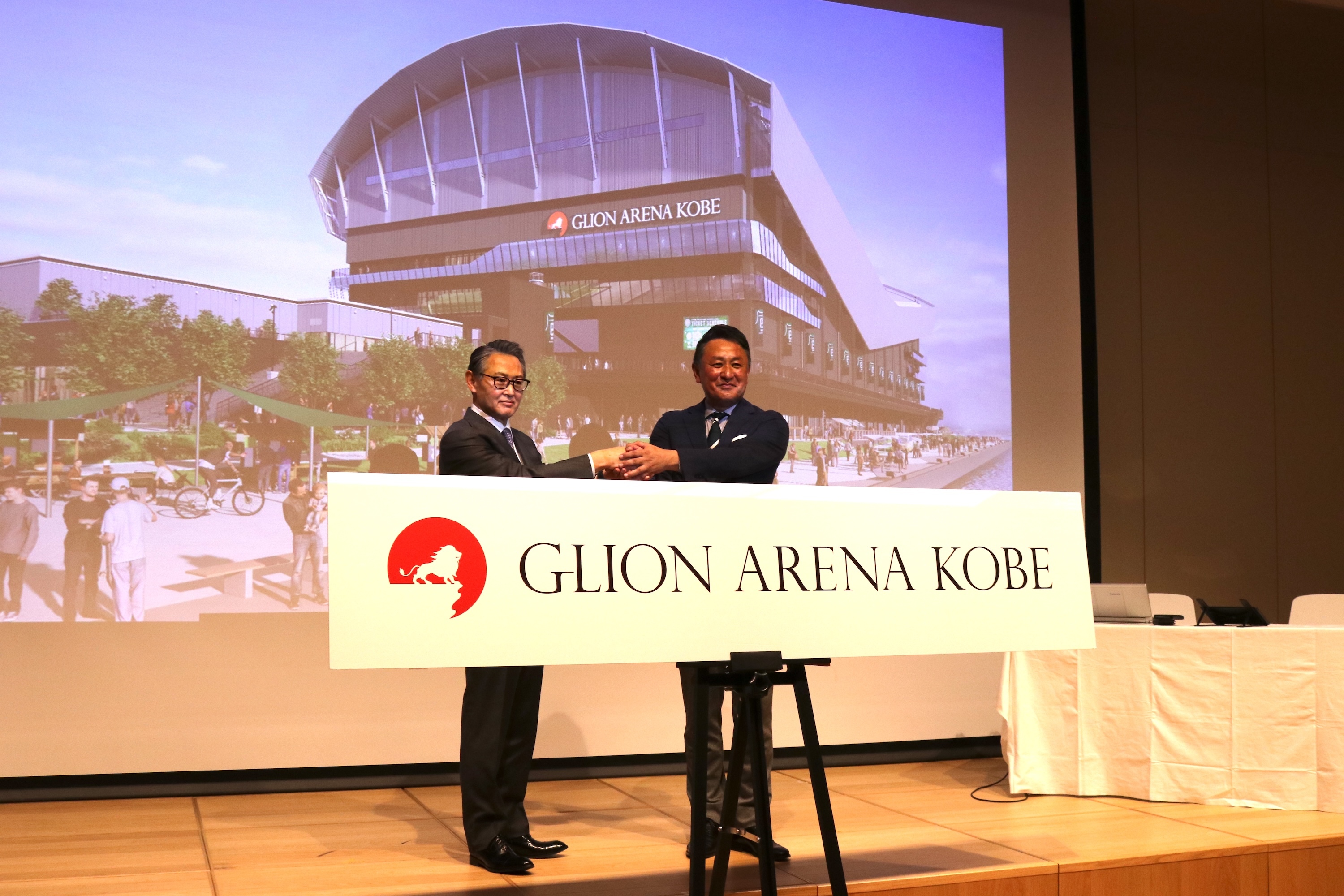One Bright KOBE・渋谷順代表取締役社長（右）、GLION GROUP・菊地秀武代表取締役社長（左）