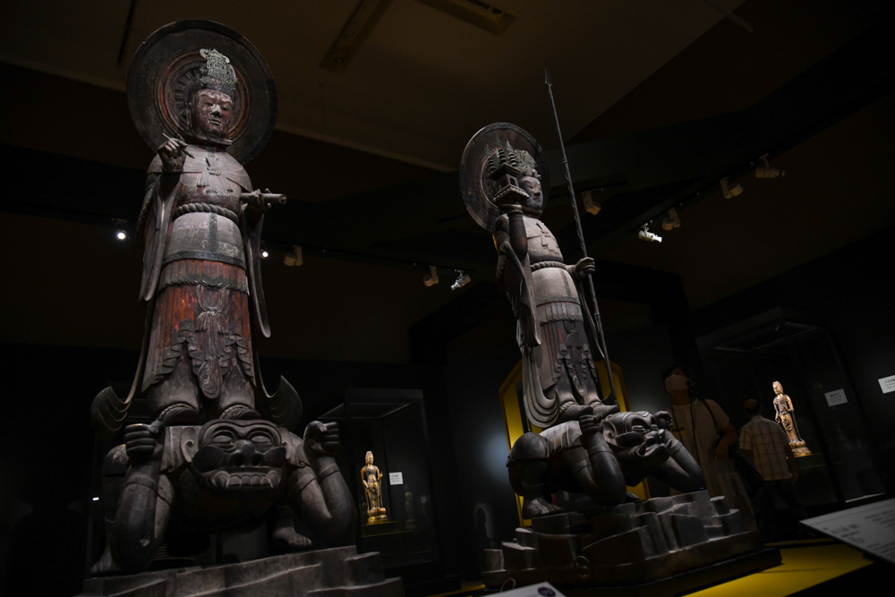 《四天王立像 広目天》《四天王立像 多聞天》 ともに飛鳥時代（7世紀）　奈良・法隆寺蔵