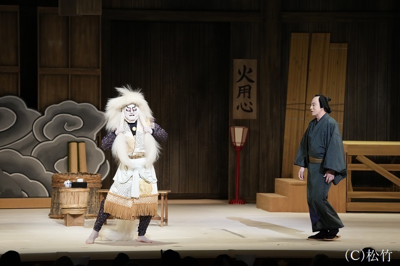 夜の部『歌舞伎絶対続魂 幕を閉めるな』（左より）山本小平次=中村獅童、狂言作者花桐冬五郎=松本幸四郎