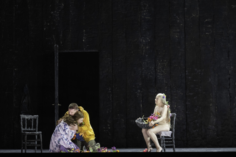 Stanislas de Barbeyrac, Natalya Romaniw and  Illona Linthwaite in Die Walküre  ©2025 Monika Rittershaus