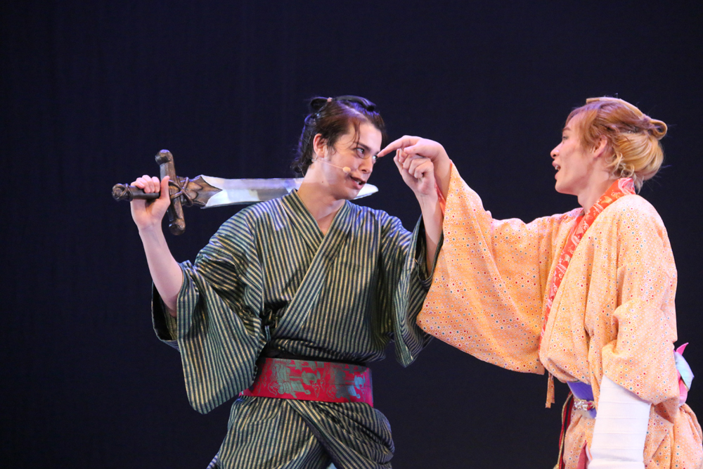 汐崎アイル、藤原祐規「おん・すてーじ　真夜中の弥次さん喜多さん」 (C）しりあがり寿／2015おんすて弥次喜多