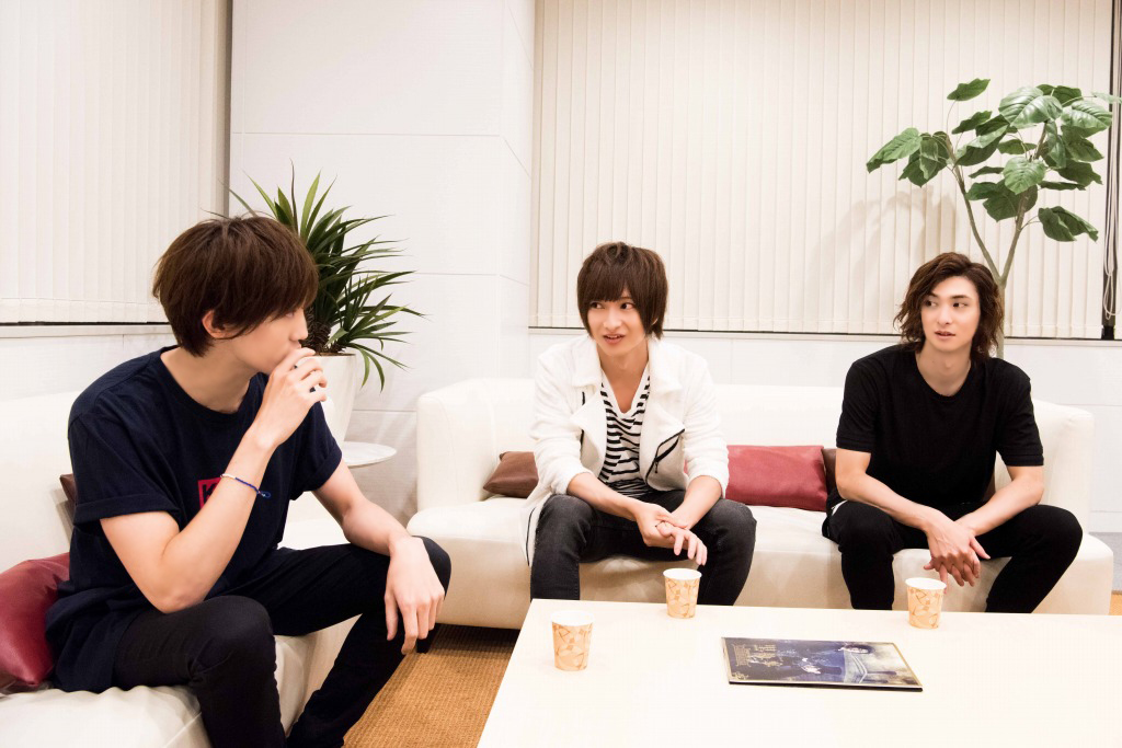 （左から）植原卓也、佐々木喜英、古川雄大
