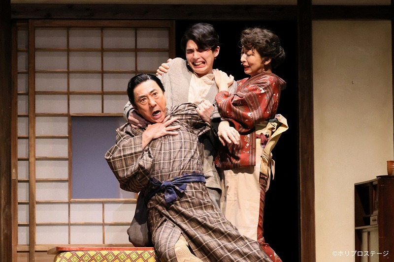  左より）榎本健一役：市村正親、榎本鍈一役：本田響矢、花島喜世子役：松雪泰子