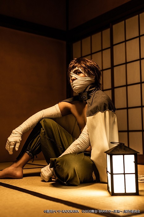 弐虎役：喜多野章太郎 （C）霜⽉かいり・KADOKAWA （C）2020 舞台「BRAVE10〜昇焉〜」製作委員会