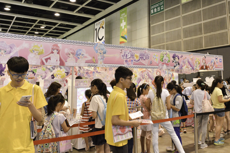 こちらは『プリパラ』ブース 現地語では「星光楽園」です。