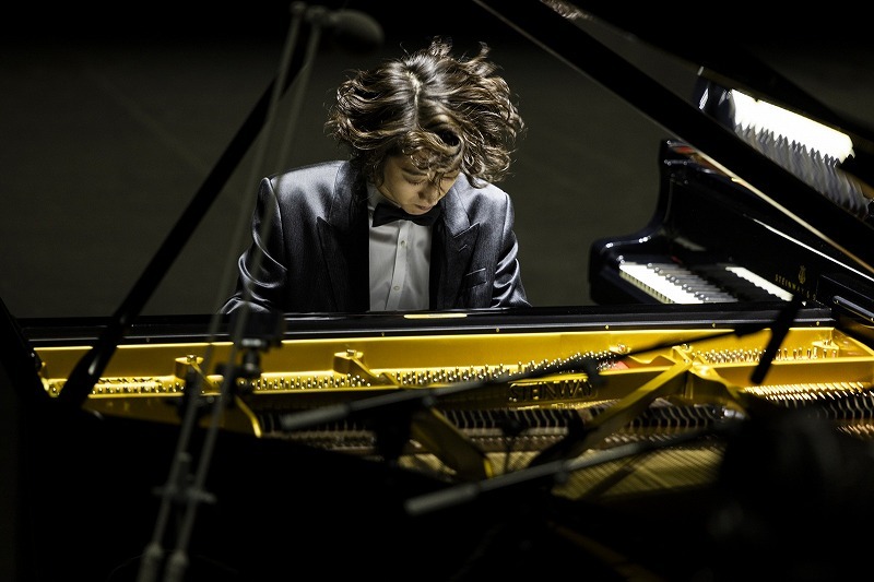 「角野隼斗 ピアノリサイタル “Klassik Arena” supported by ロート製薬」(C)Ryuya Amao