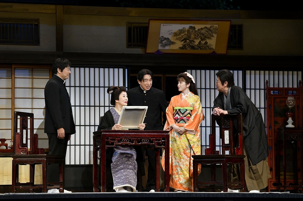 （左から）高橋克実、銀粉蝶、段田安則、宮澤エマ、風間杜夫