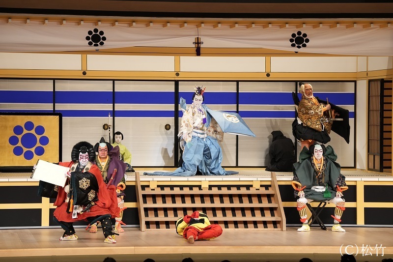 昼の部『御摂勧進帳』（前）武蔵坊弁慶=坂東巳之助（後）左より、富樫左衛門=中村橋之助、斎藤次祐家=片岡市蔵