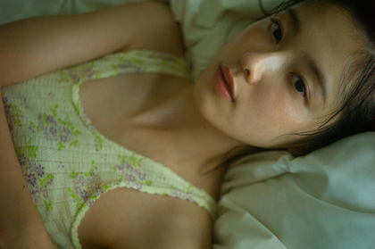 女優・加藤小夏のキャミソール姿やホテルの一室でのひと時を切り取る　台湾は台中で撮影された初の写真集発売が決定（写真5点）