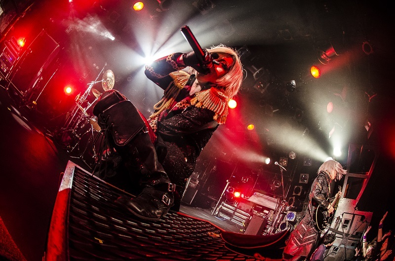 DIAURA　撮影＝MIKI FUJIWARA