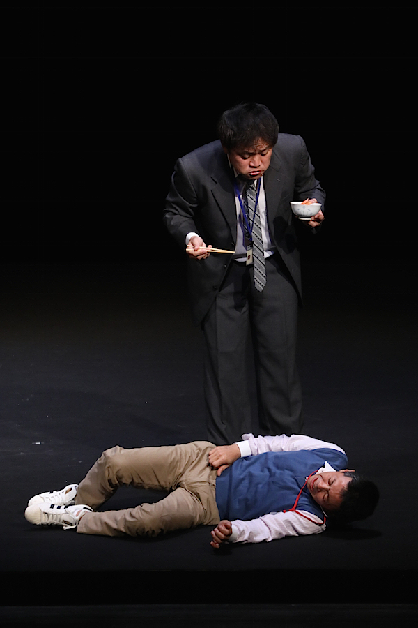 『劇王Ⅺ〜アジア大会〜』2017年9月上演より。自身も出演し、劇王の座を防衛した、平塚直隆 作・演出『救急車を呼びました』