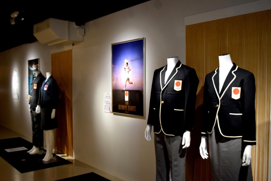 「オリンピックのデザイン文化」 1964年東京オリンピックを彩った制服、ポスター等を公開