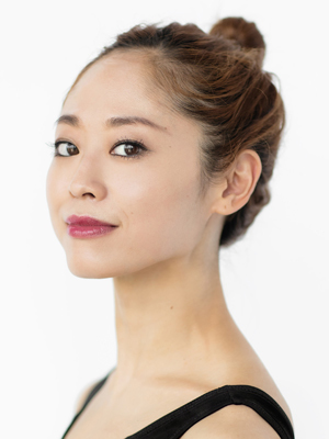 石原古都  　　　(C)Karolina Kuras