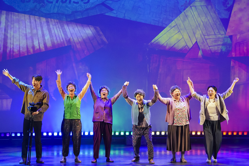 『とっても楽しいお嬢さんたち』（撮影：友澤綾乃）