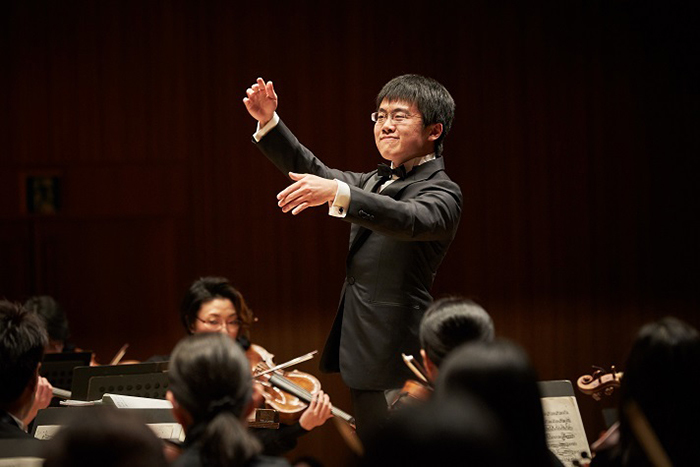 オーケストラから瑞々しい音楽を引き出す、正指揮者 太田弦 (C)Takafumi Ueno