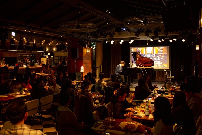 eplus LIVING ROOM CAFE＆DININGでのライブの様子（2019年10月19日　撮影：安西美樹）