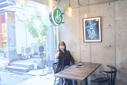 柚希礼音、美味しいお酒と食事を巡る人気連載企画『柚希横丁』の書籍化が決定