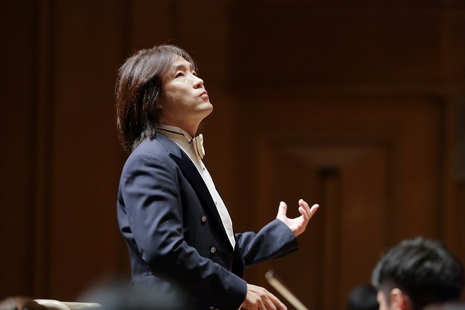 日本センチュリー交響楽団 首席指揮者　飯森範親 （c）s.yamamoto
