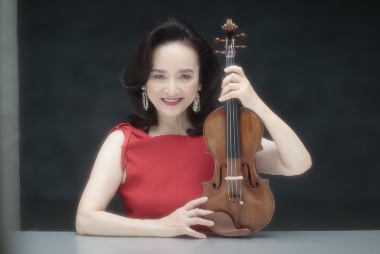 バッハの無伴奏ヴァイオリンのためのソナタとパルティータは特別な曲です 　(c)篠山紀信
