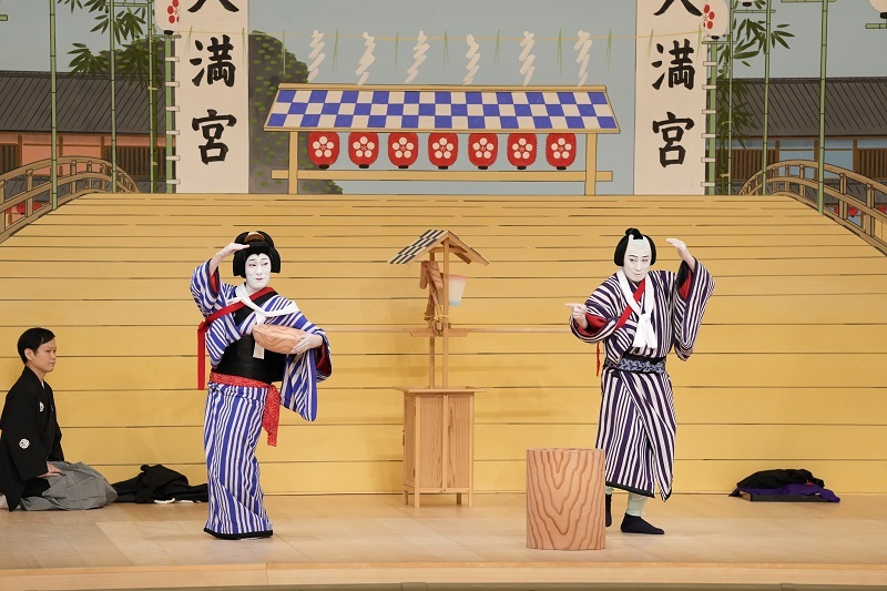 第一部『団子売』（左より）お福=中村勘九郎、杵造=松本幸四郎 ／(C)松竹
