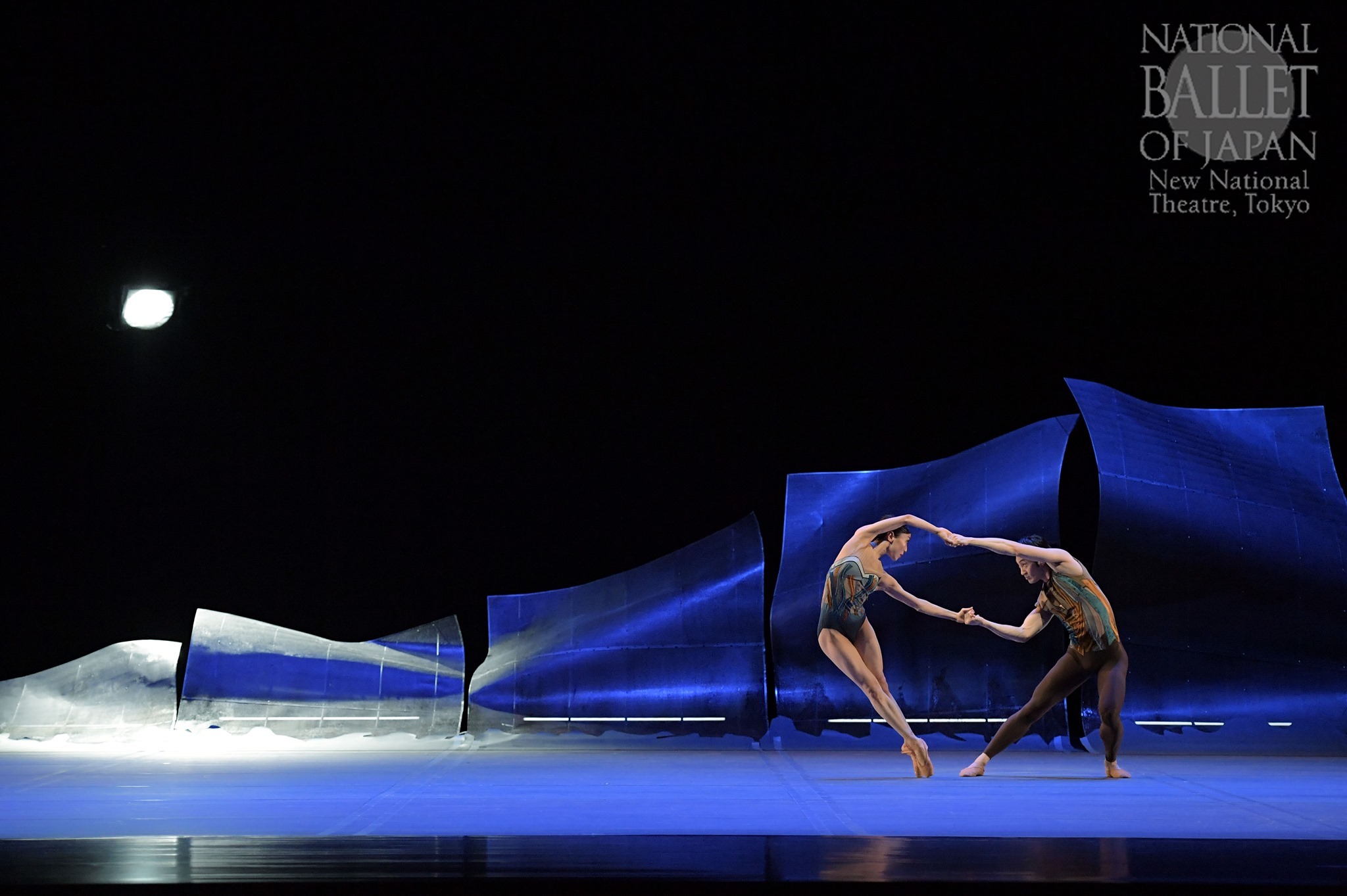 『DGV Danse à Grande Vitesse ©』米沢唯、渡邊峻郁（撮影：鹿摩隆司／写真提供：新国立劇場）