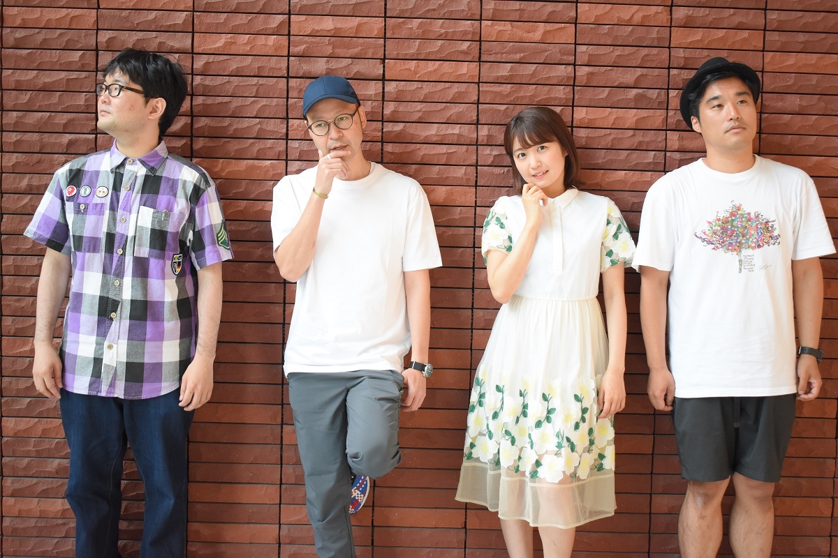 （左から）伊達さん、飯野智司、惣田紗莉渚（SKE48）、加賀成一