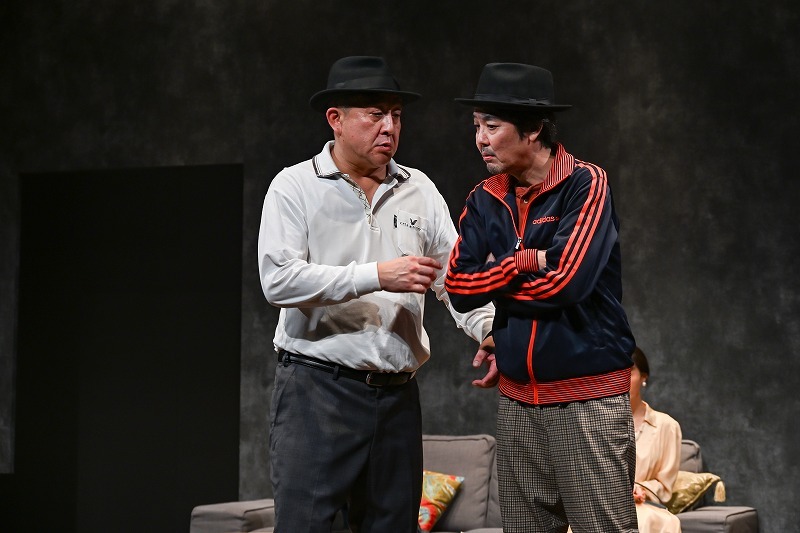 左から 岩谷健司、岡部たかし