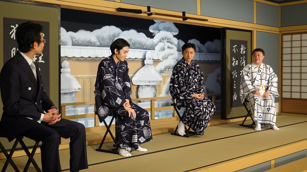 「図夢歌舞伎家話」右から、市川猿弥、松本幸四郎、市川染五郎、戸部和久
