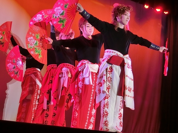 全員の揃った姿がきれいなラストショー。(2015/12/20)