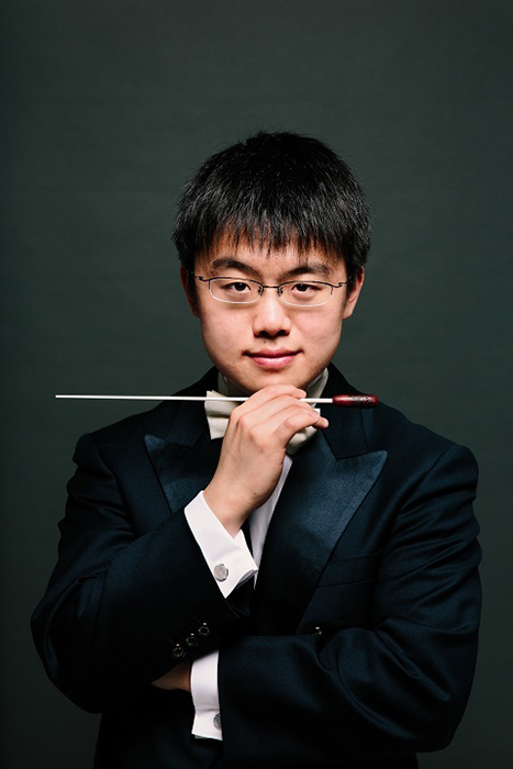 プロのオーケストラでポジションを持つ指揮者としては、最年少25歳の太田弦 (C)ai ueda