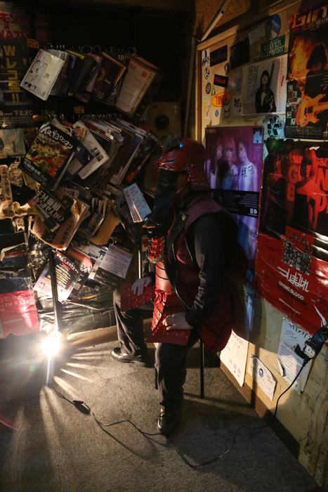 踊り場に甲冑が…