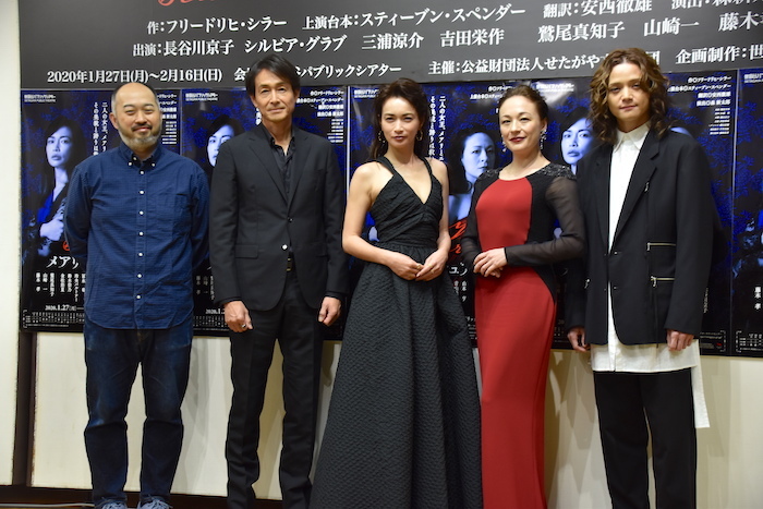 演出の森新太郎、出演者の吉田栄作、長谷川京子、シルビア・グラブ、三浦涼介（左から）