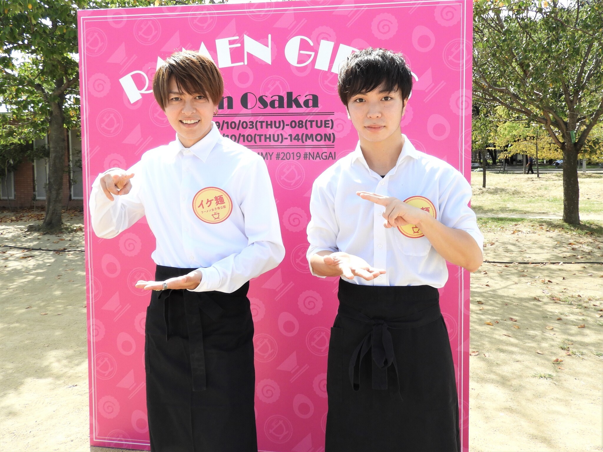 IKE麺スタッフ、左からKENGOさん、岡野圭吾さん