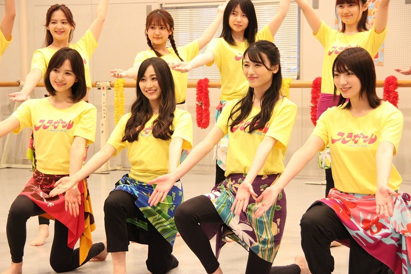 『フラガール - dance for smile -』に初主演する潮紗理菜（左から2番目）とメンバー