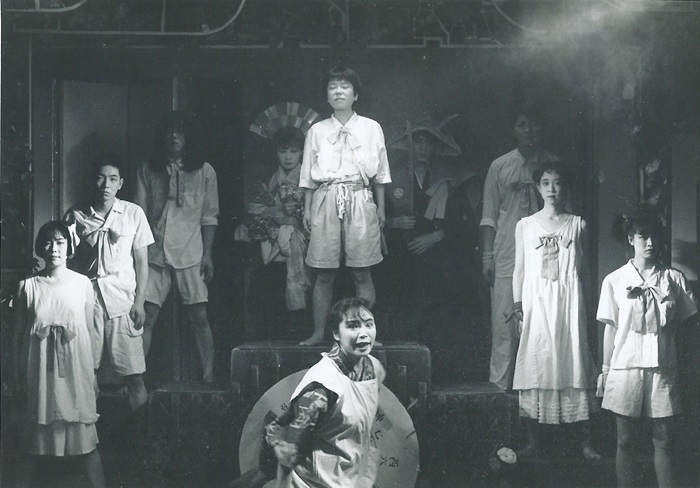 少年王者舘『マバタキノ棺(再演)』（1991年）。 ［撮影］羽鳥直志