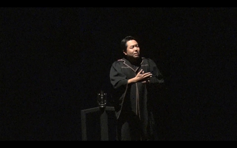 舞台⼿話通訳者：江副悟史