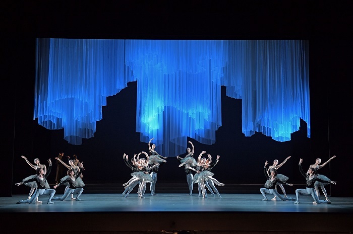 新国立劇場バレエ団『ホフマン物語』舞台写真　　第2幕  　　　　　撮影：鹿摩隆司