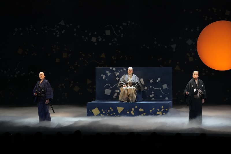 夜の部『鬼平犯科帳』（左より）長谷川銕三郎=市川染五郎、長谷川宣雄=松本白鸚、長谷川平蔵=松本幸四郎 ／(C)松竹
