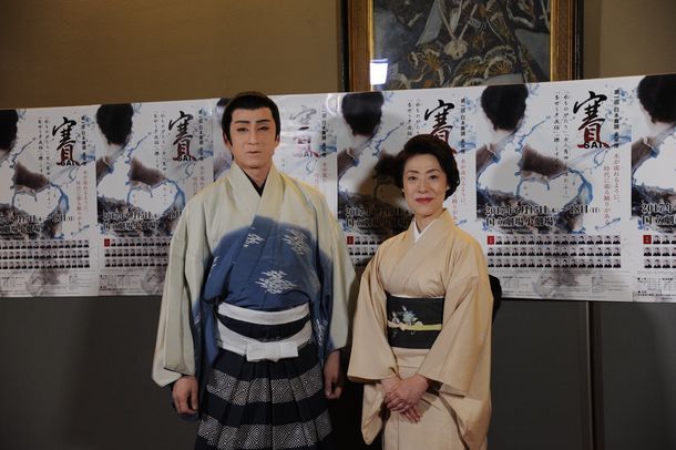 第1回 日本舞踊 未来座「賽 SAI」囲み会見より。左から松本錦升（市川染五郎）、中村梅彌。