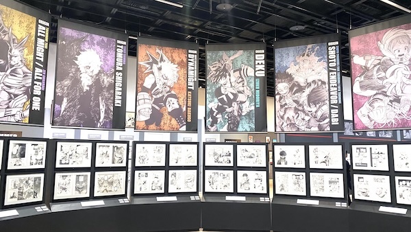 中央に設置された各キャラにスポットが当たった展示エリア (C)堀越耕平／集英社