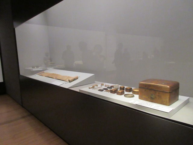 龍宮伝説の由来をもつ重要文化財「松梅蒔絵手箱および内容品」と「浦島絵巻」