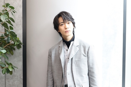 戸塚祥太「自分の中にも怪物がいる」——感情を知らない青年と向き合いながら、“人生の脚本は自分で書ける”と伝えたい　舞台『アーモンド』インタビュー