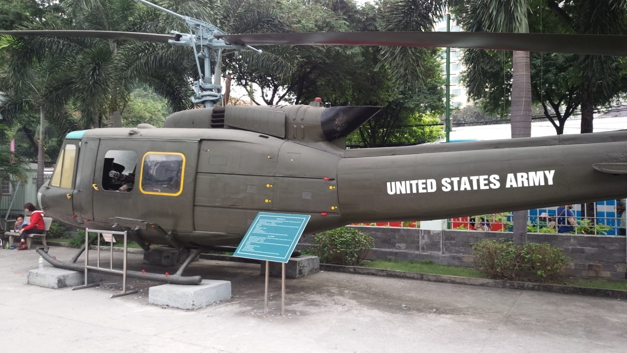 ホーチミンの戦争証跡博物館の目玉展示品、本物の米軍ヘリコプター
