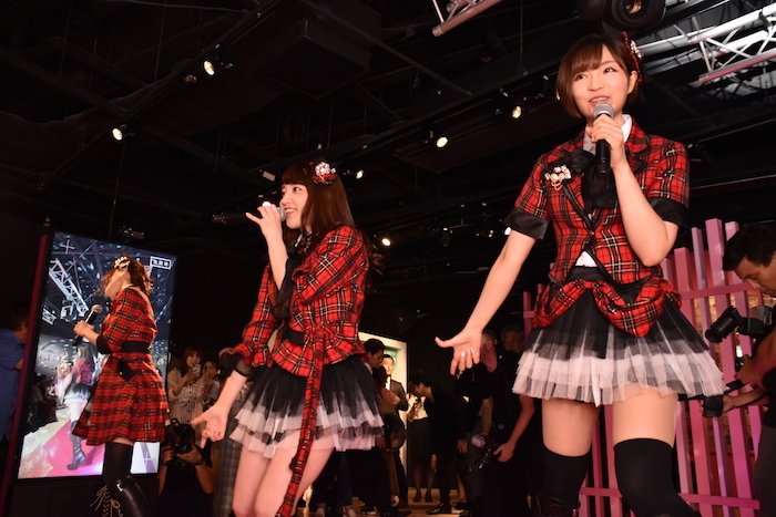 マダム・タッソー東京の新エリアオープンを祝うパーティーでは、元AKB48メンバーのそっくりさん「DREAM48」のミニコンサートも開催された