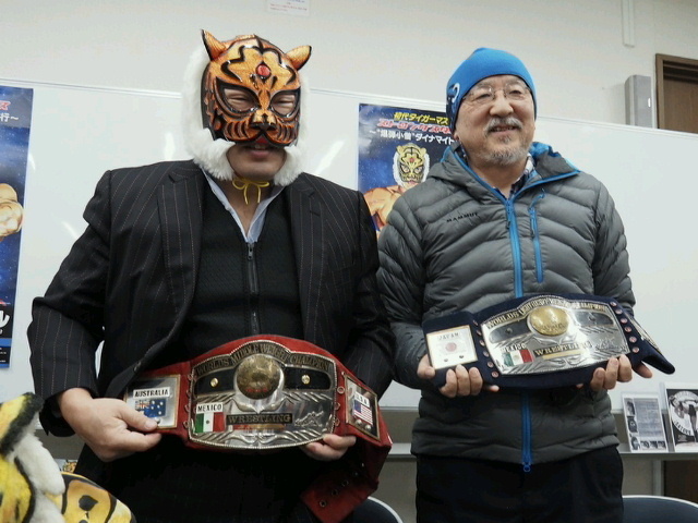 昨年のイベントに登場した初代タイガーマスク・佐山聡（写真左）